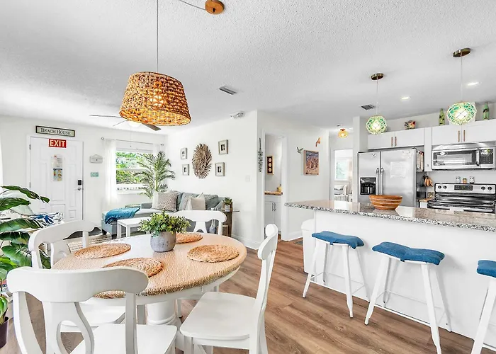 Сasa de vacaciones Across From With 2 Hot Tubs - Sleeps 10 Clearwater Beach