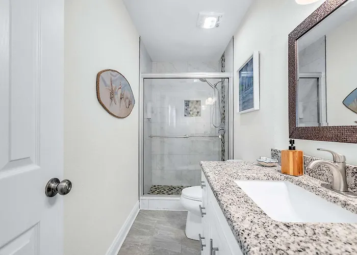 Across From With 2 Hot Tubs - Sleeps 10