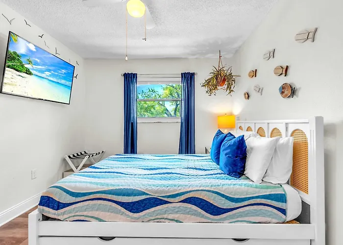 Across From With 2 Hot Tubs - Sleeps 10