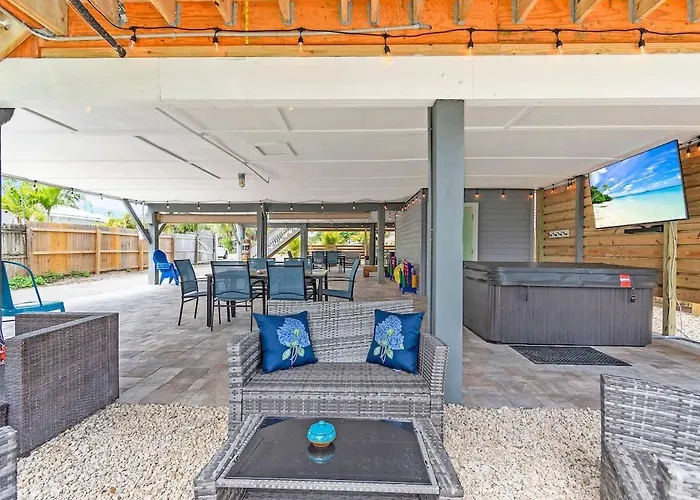 Сasa de vacaciones Across From With 2 Hot Tubs - Sleeps 10 *