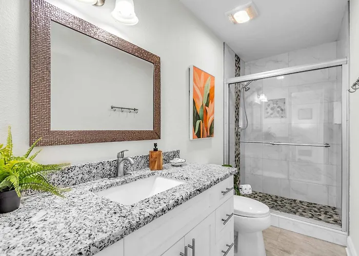 Across From With 2 Hot Tubs - Sleeps 10 * Clearwater Beach