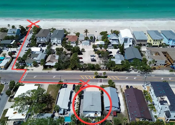 Across From With 2 Hot Tubs - Sleeps 10 Clearwater Beach