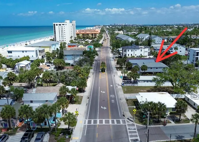 Across From With 2 Hot Tubs - Sleeps 10 * Clearwater Beach